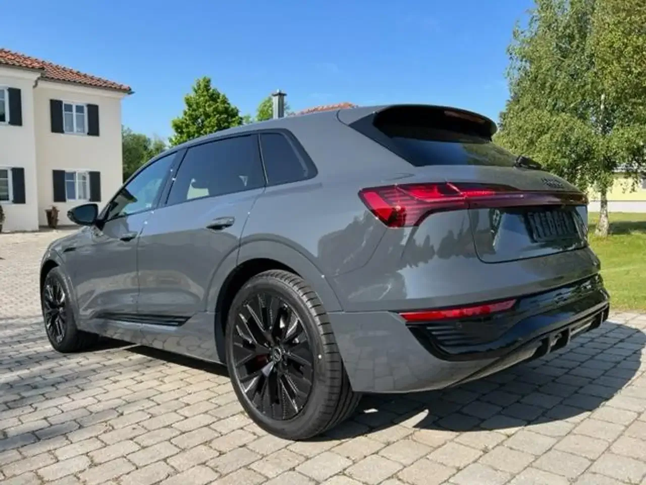 Audi Q8 e-tron (2023) — foto 1