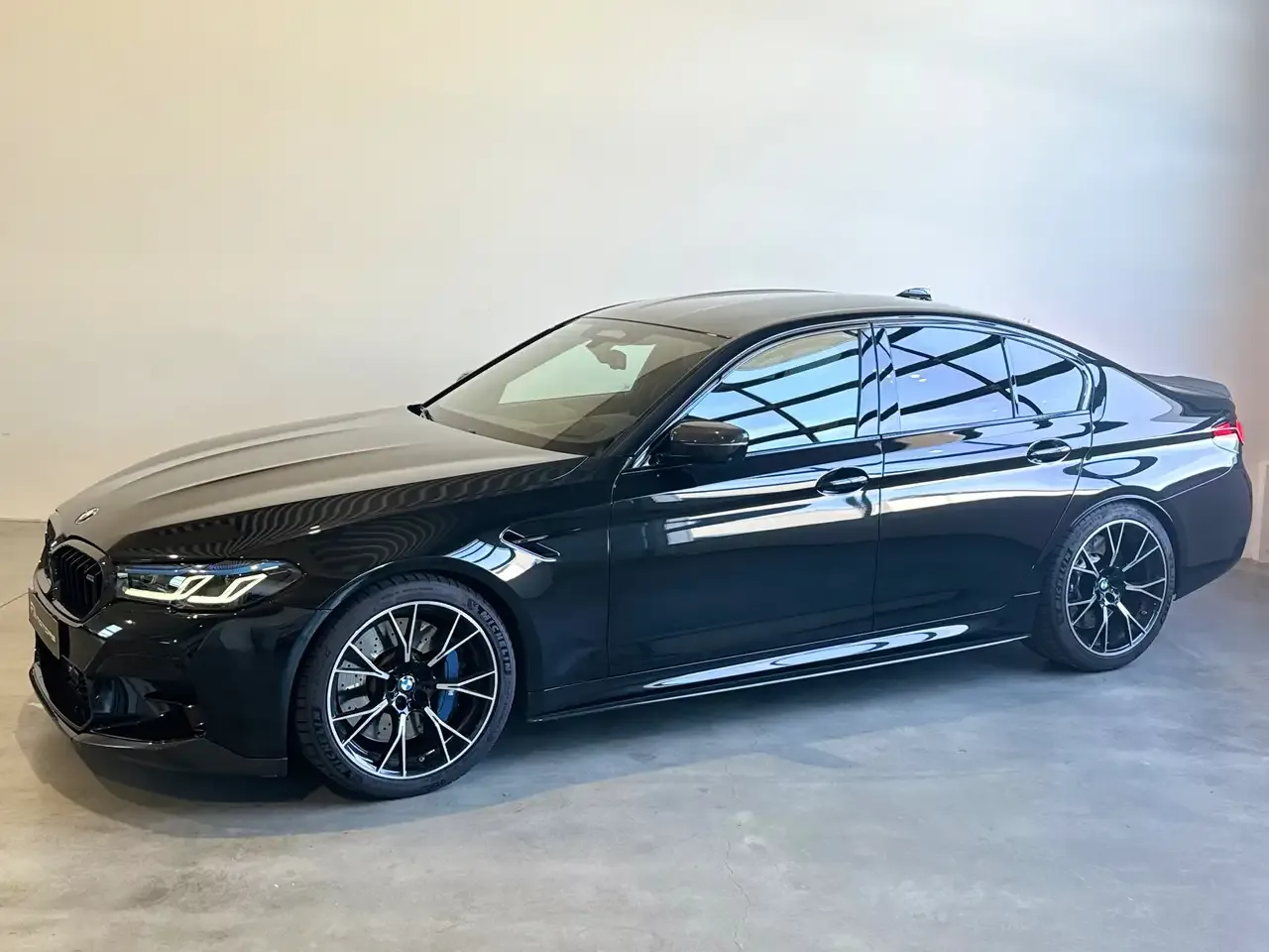 BMW M5 (2023) — foto 1