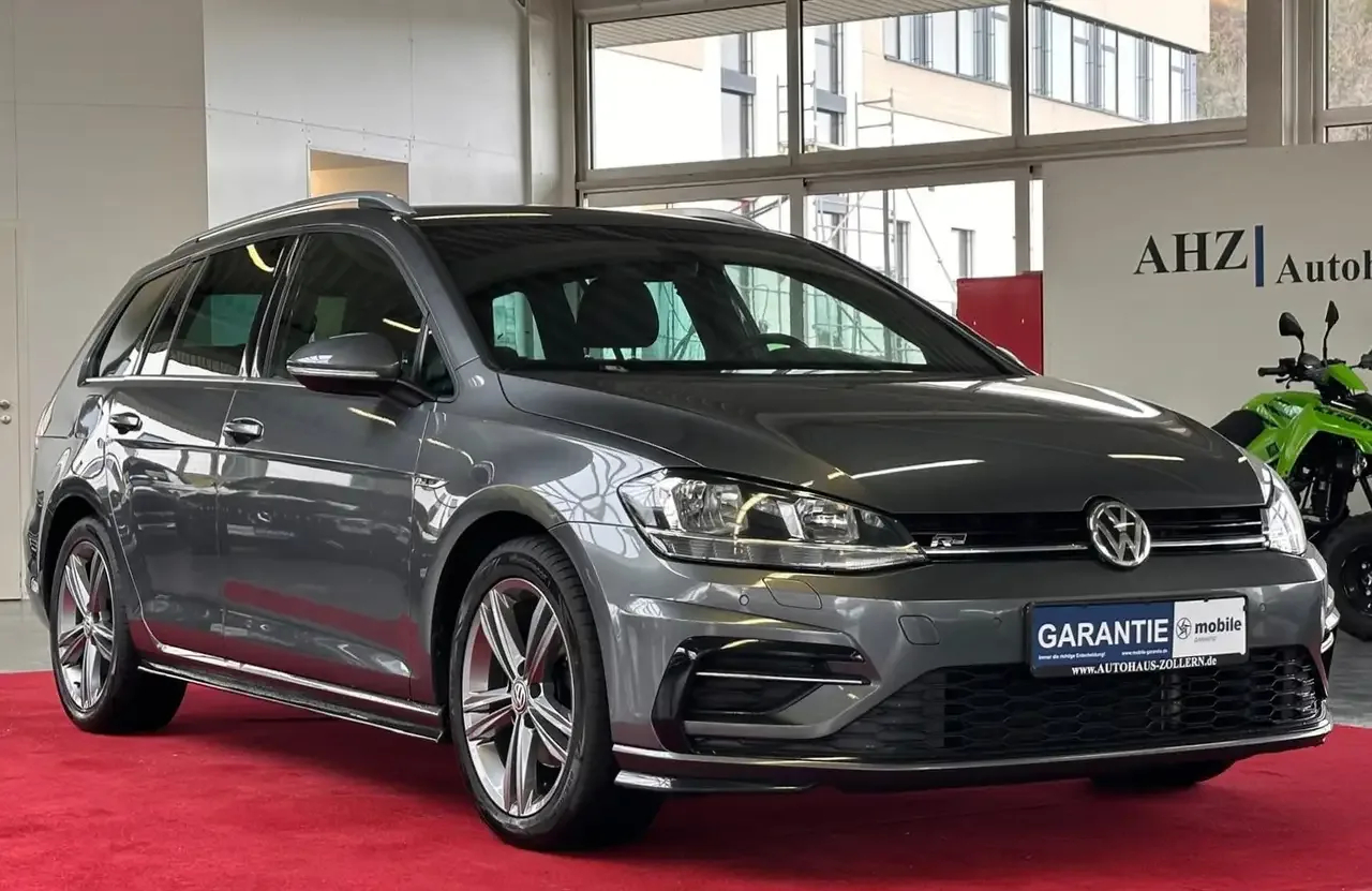 Volkswagen Golf (2020) — foto 1